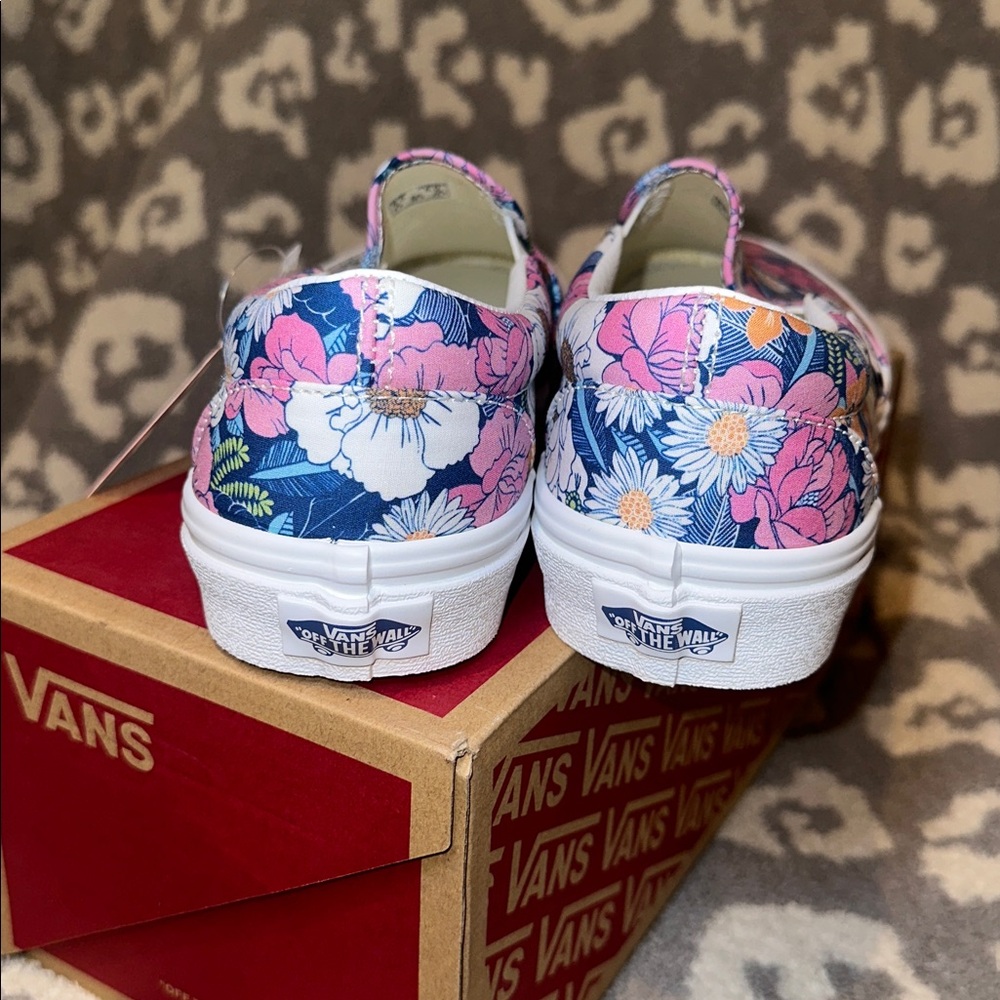 Vans Classic  Slip-On Sneakers 😍 In Retro Floral/Multi True White 😍😍 New 🩷🩷 - Picture 16 of 17
